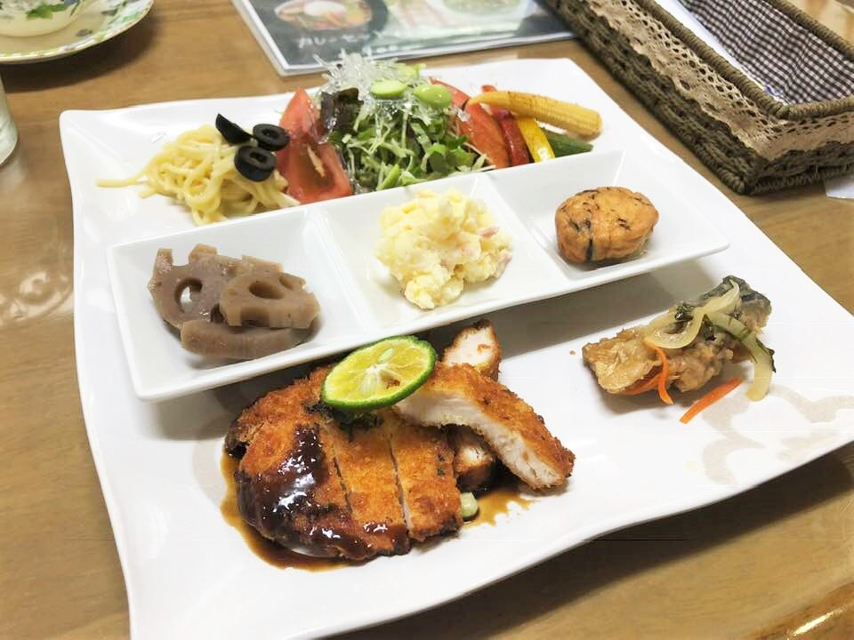 ランチプレートは1,000円（平成30年11月現在）