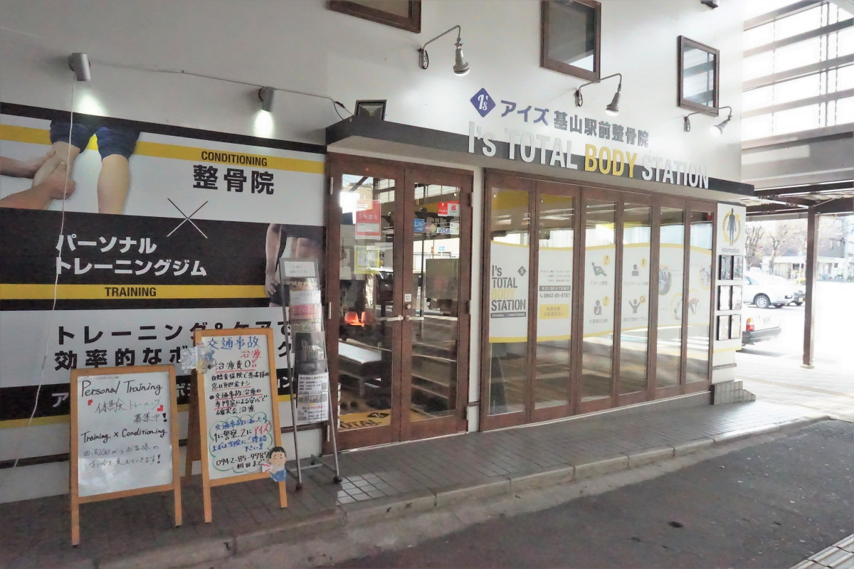 店舗前の通路はスロープあり