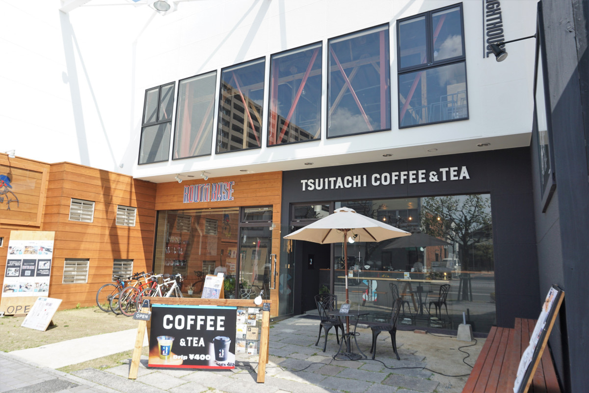 「TUITACHI　COFFEE＆TEA」から入店して2階にあり