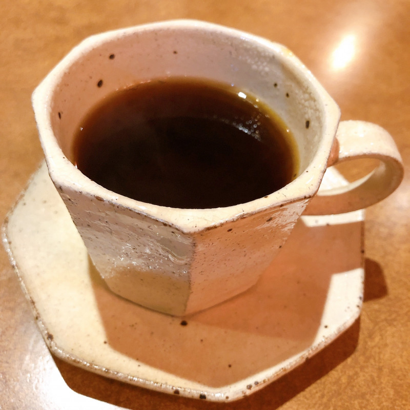 武雄焼きの器でコーヒー