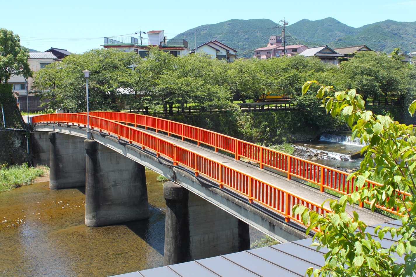 本館からの景観。春は桜がきれいです。