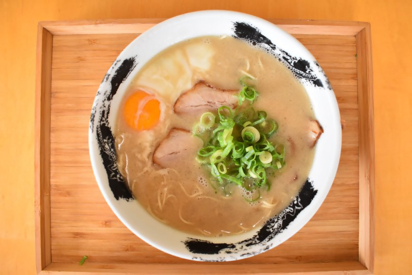 生卵入りラーメン