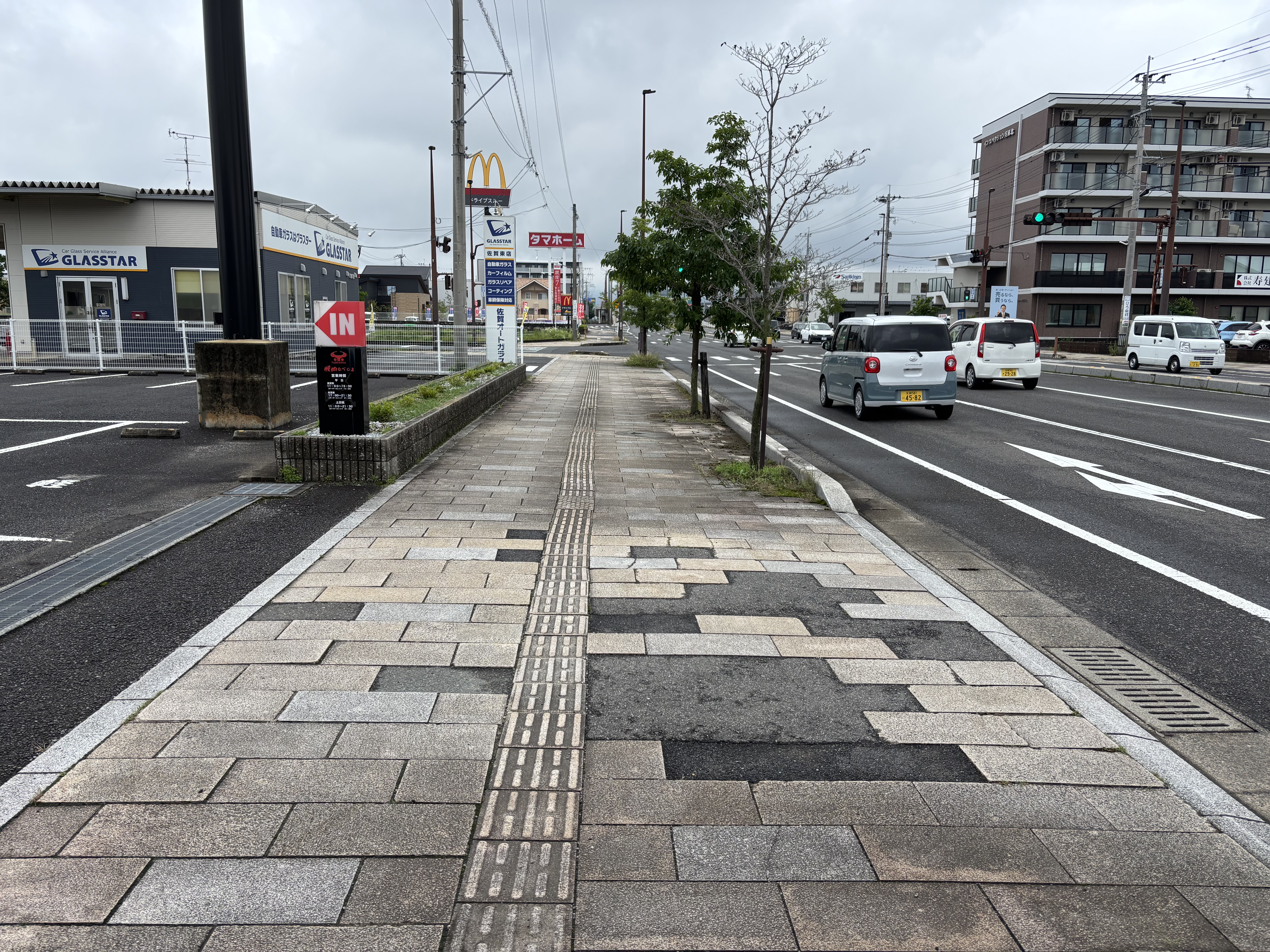県道333号を北上し左手にあります