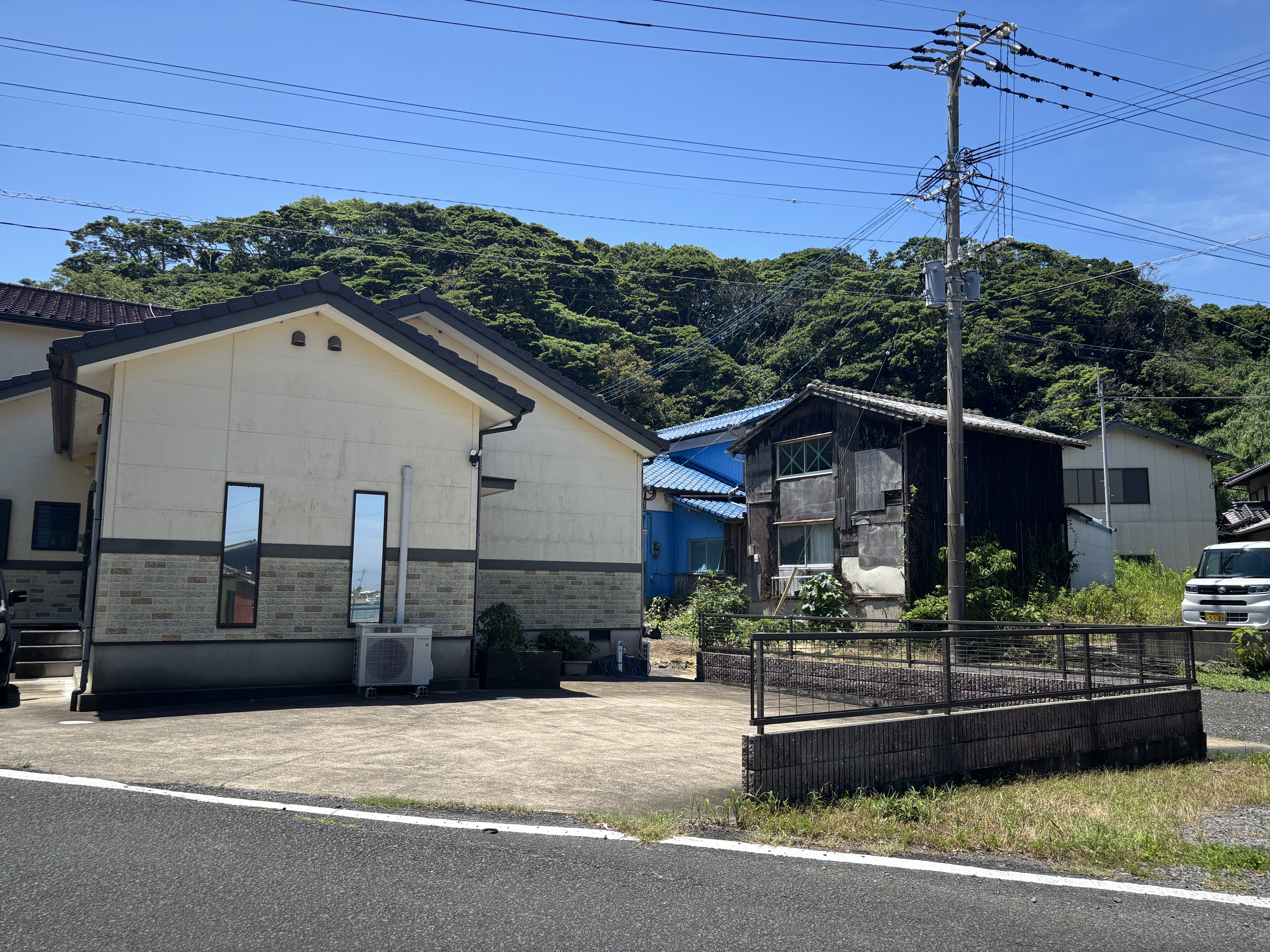 バス停側から見た外観です