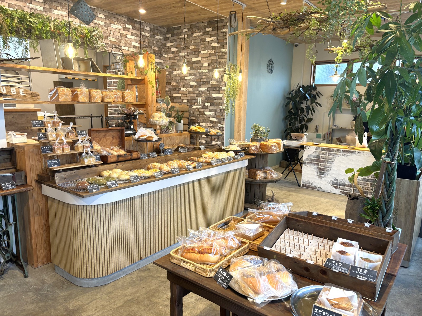 店内導線が広くとられているので、ベビーカーや車いすユーザーの方も快適に移動できます