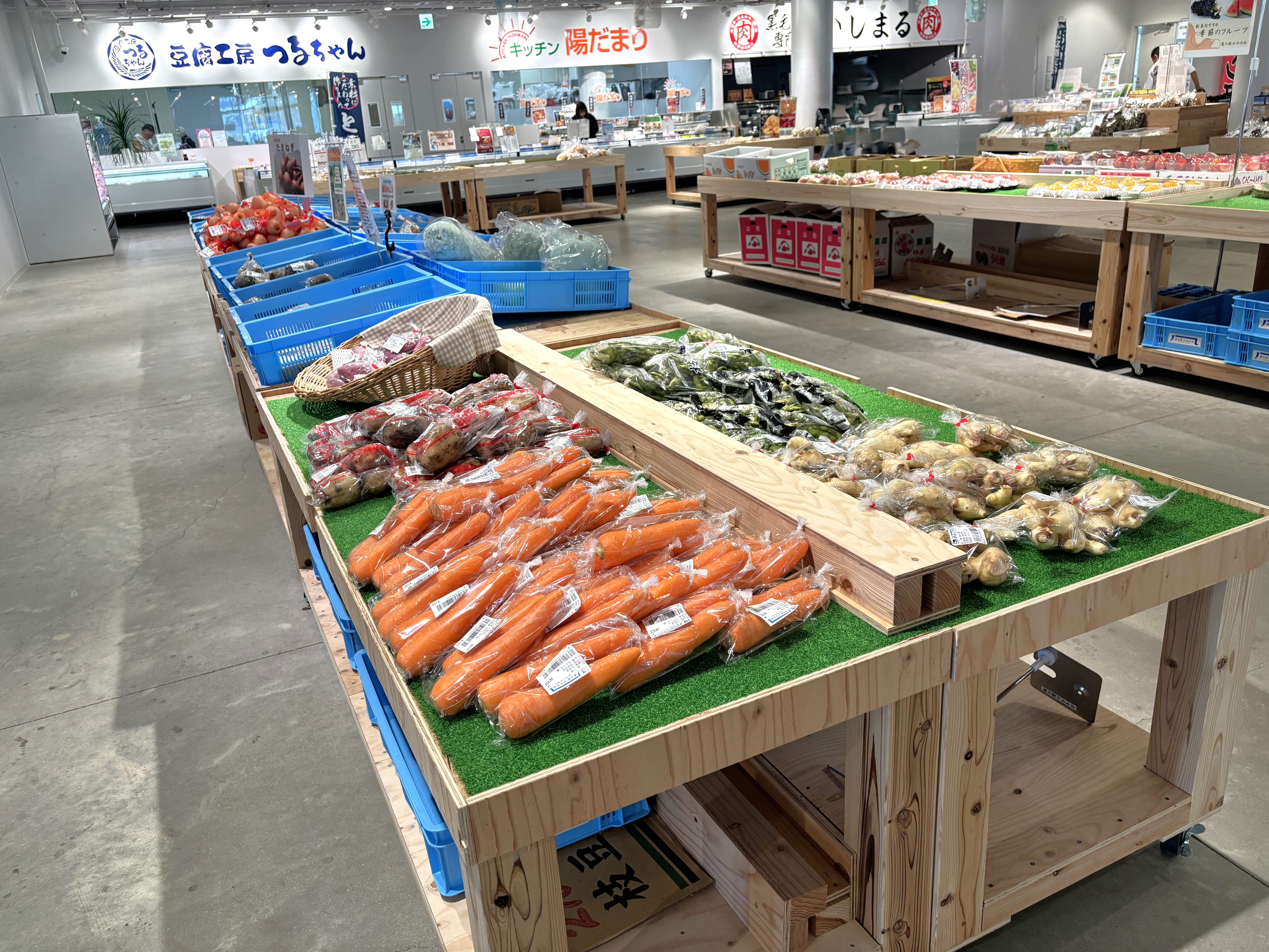 新鮮な野菜や果物がそろってます！