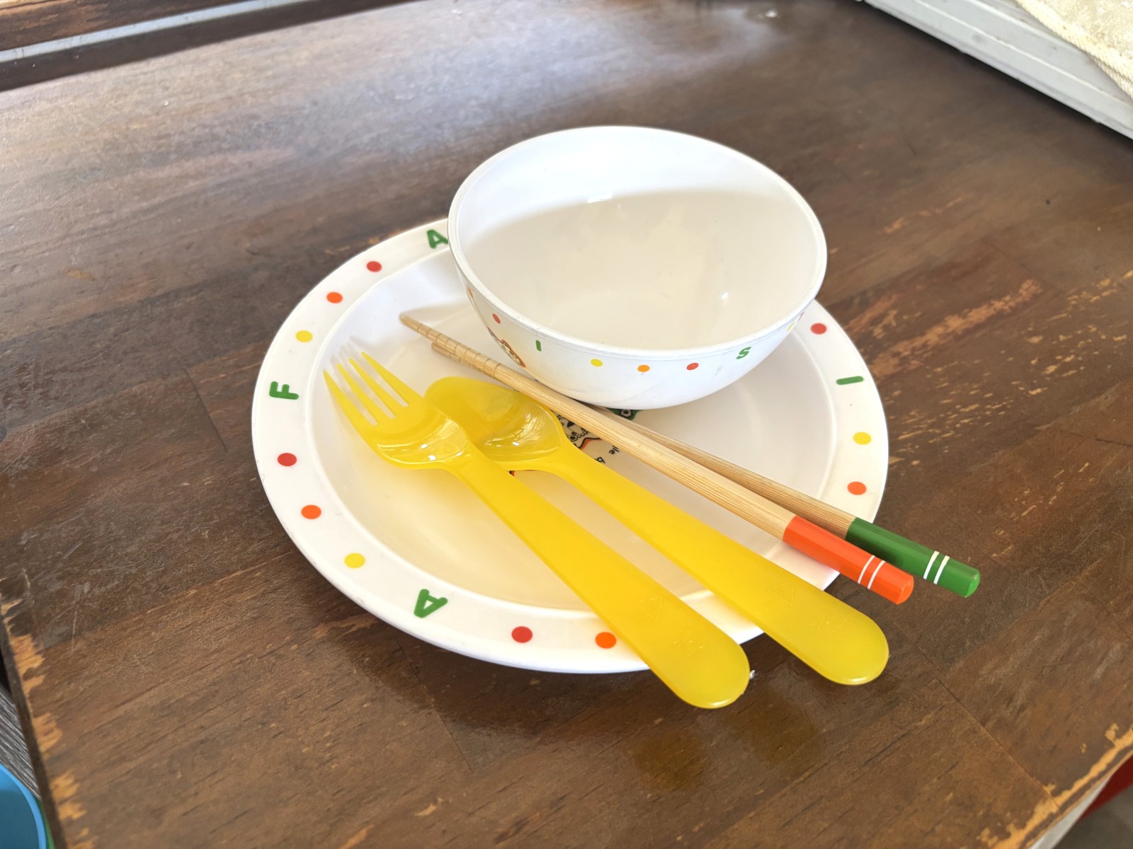 お子さま用食器あります